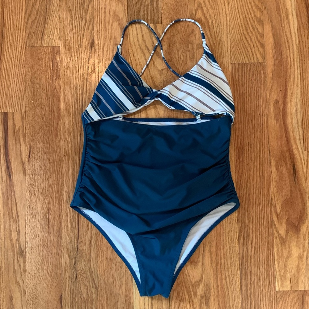 Cupshe swimsuit size Large - NWOT- teal, white and gray.  One piece